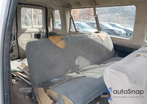 2006 Ford E-350 Super Duty Xl/Xlt z USA, uszkodzony, nr VIN 1FBSS31L66HA33435